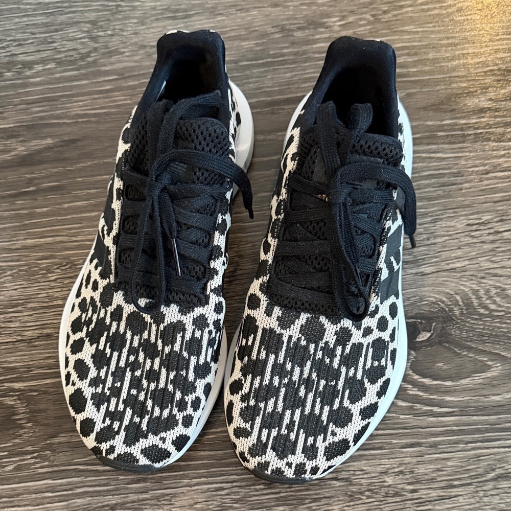 Adidas Cheetah Swift Tennis Shoes (NWOT) - Picture 2 of 6